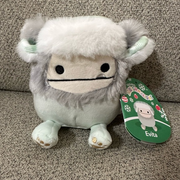 NWT 👣Evita 5 Squishmallow Bigfoot Christmas - Picture 5 of 6